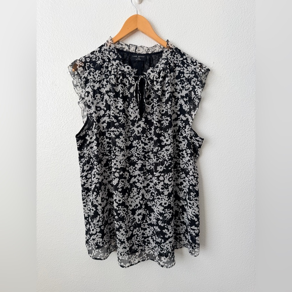 Lane Bryant Black & White Floral Flutter Sleeve Blouse Size 18/20 NWT